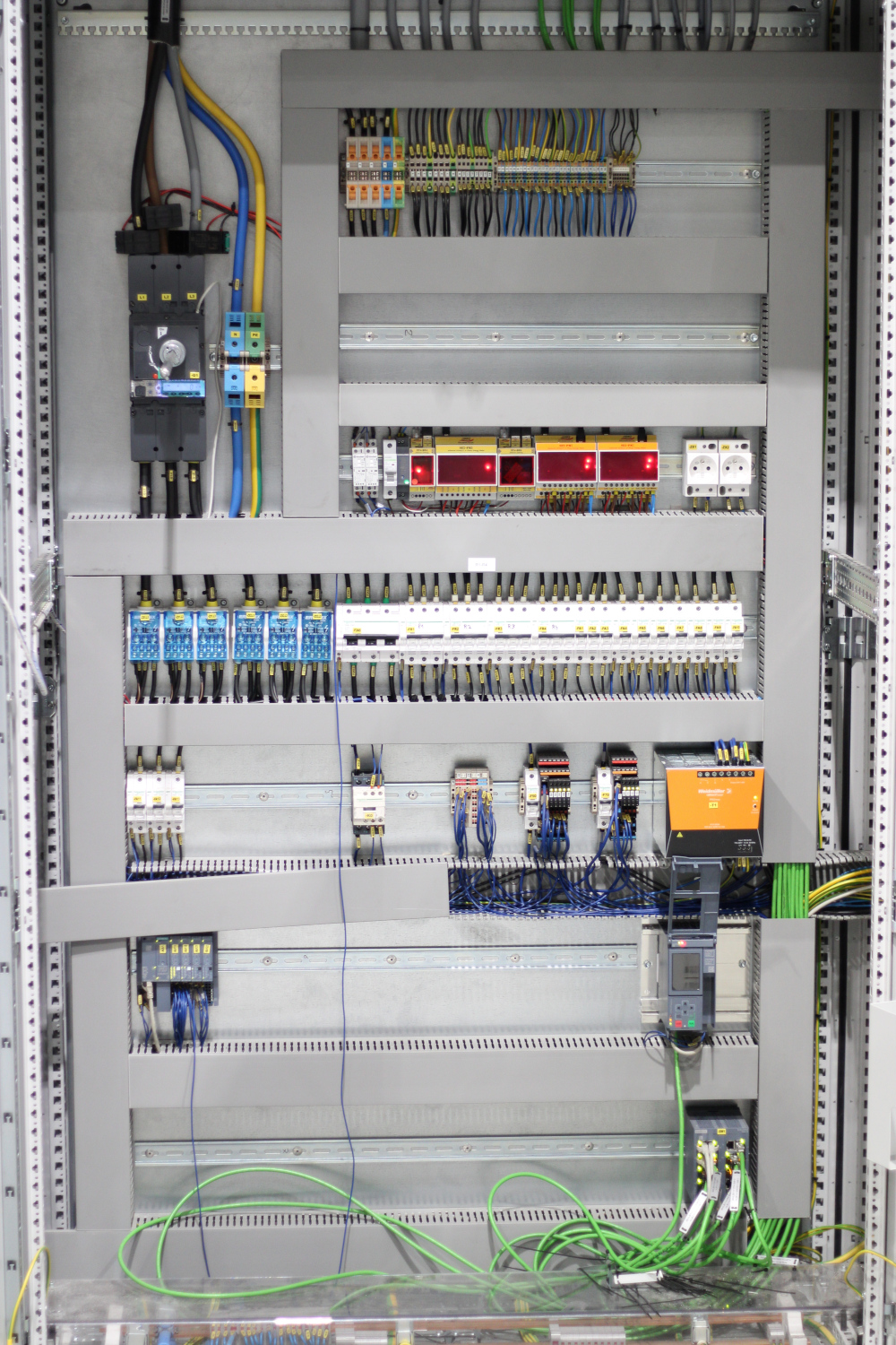Magna Liberec / Lakovna / Úsek LB1 / Elektroměry SE2-PM5 + 2x dvojitý SE2-PM7 - měření hlavního přívodu, robotů a lůžek