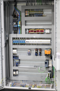 Magna Liberec / Lakovna / Úsek LB4 / Elektroměry SE2-PM5 + 2x dvojitý SE2-PM7 - měření hlavního přívodu, robotů a lůžek