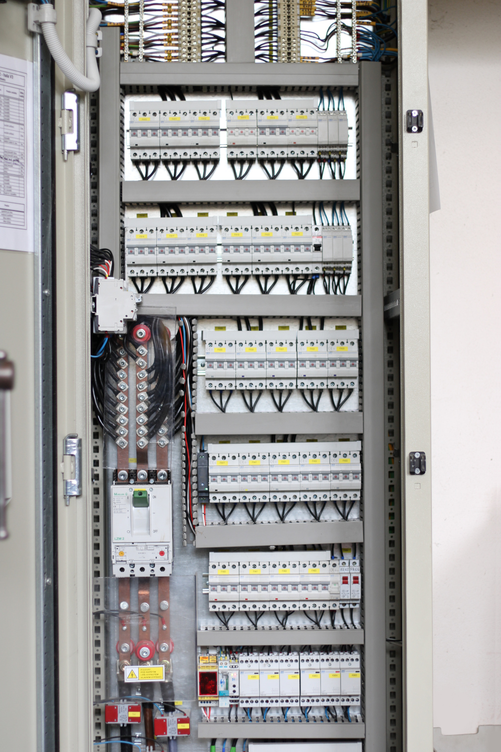 Průmyslový areál Hlinsko / Hala V3 / Rozvodná skříň / GSM 4G Modbus Elektroměr NT3-DN4-MD2 