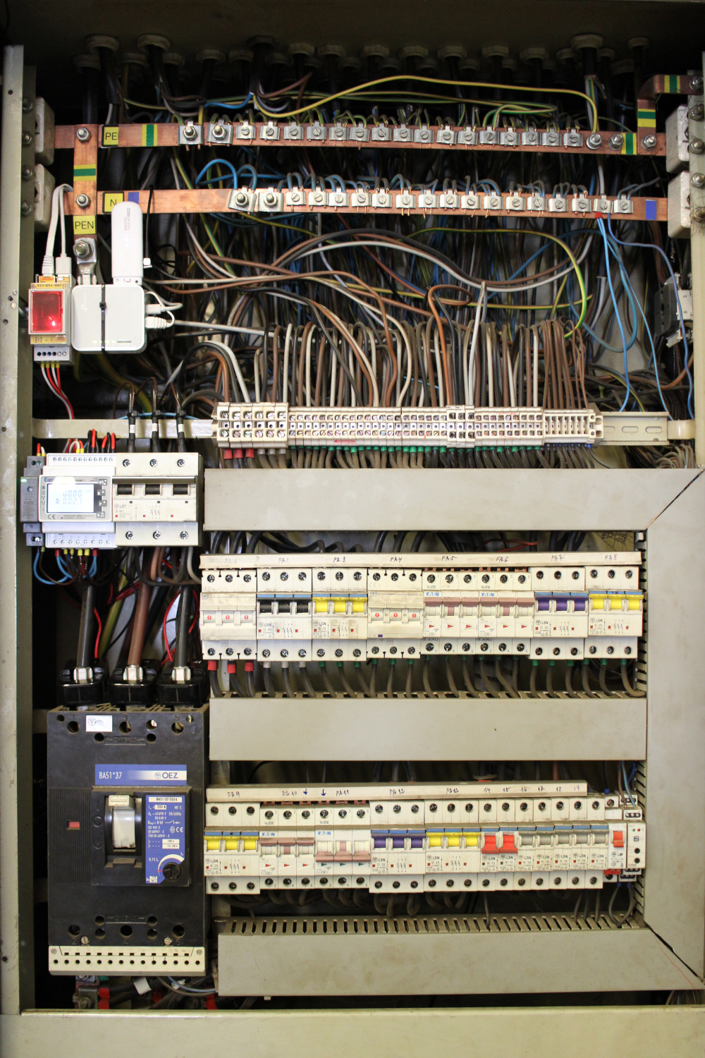 Průmyslový areál Hlinsko / Hala V1 / Rozvodná skříň / GSM 4G Modbus Elektroměr NT3-DN4-MD2 