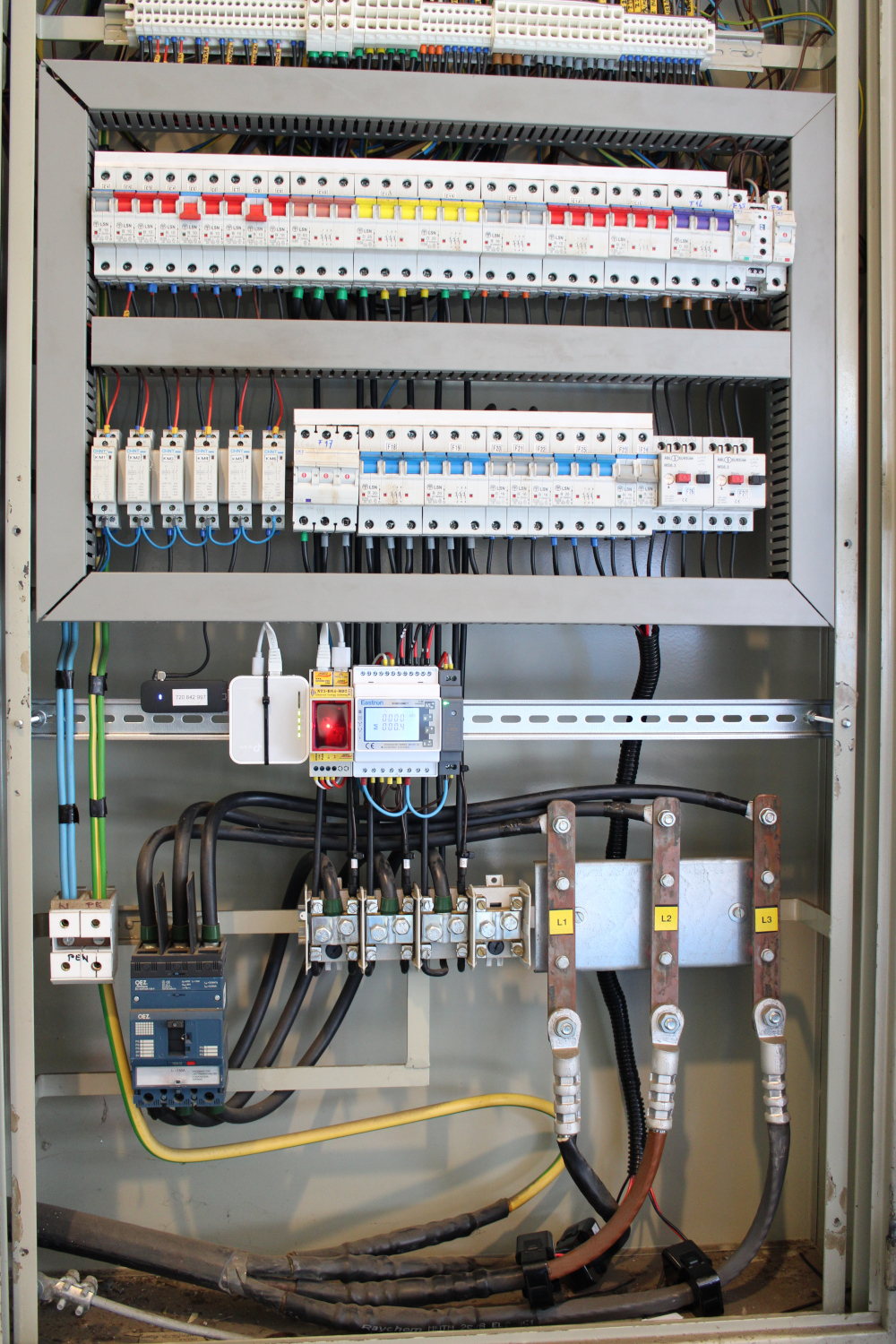 Průmyslový areál Hlinsko / Hala S1-1 / Rozvodná skříň / GSM 4G Modbus Elektroměr NT3-DN4-MD2 