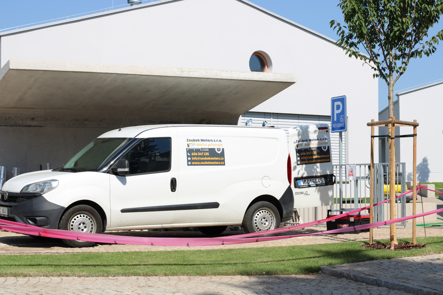 Nová Paka, novostavba 4 domů, práce v areálu, Zoubek Meters s.r.o.